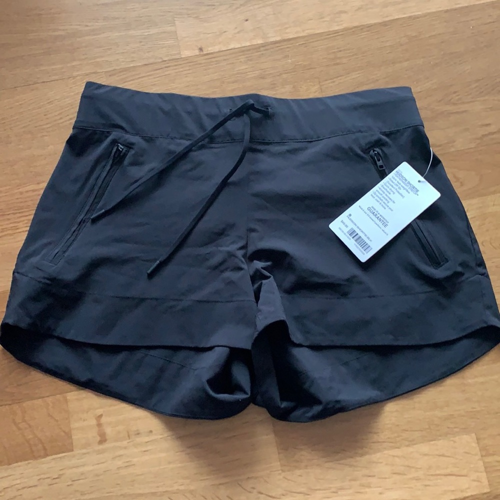 NWT ATHLETA SHORTS SIZE 8